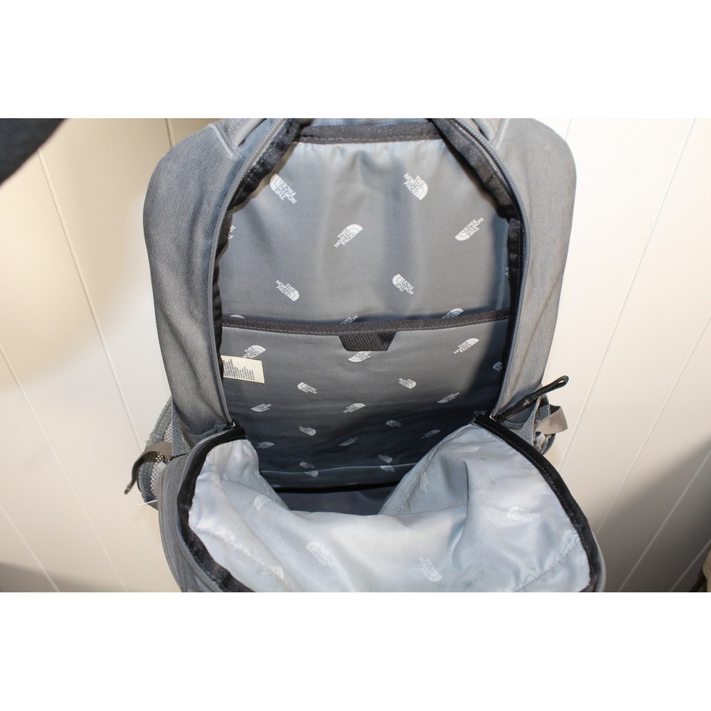 The North Face Pivoter Everyday Laptop Backpack Mid Grey Dark Heather/TNF Black - Picture 6 of 12